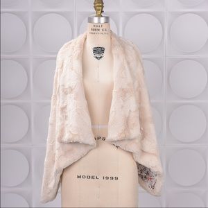 New XS Anthropologie Fur Vest Silk Flowered Inside Ivory
Tag Attached